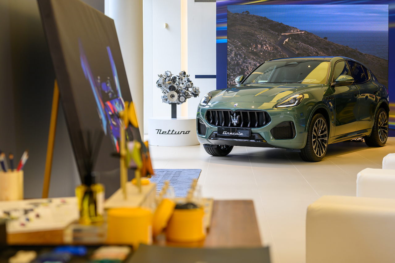 【新聞圖片 14 】 「Verde Royale 皇家綠」為全新登場車色，以深邃層次的綠色光澤展現沉穩而尊榮的氣度